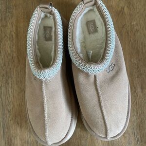 Size 40 slip on Ugg boots